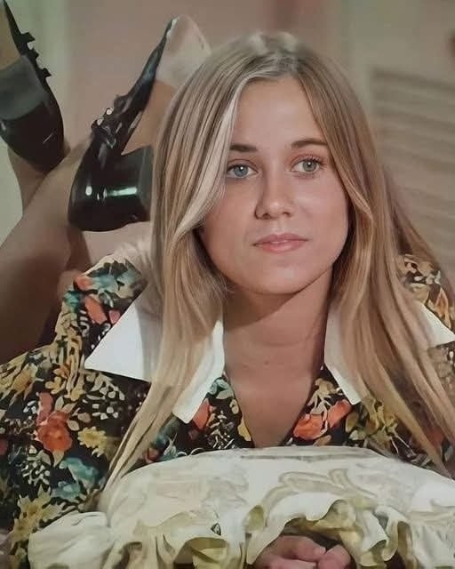 A Heartwarming Hollywood Moment: Maureen McCormick’s Nostalgic Cameo and the Enduring Magic of Classic TV