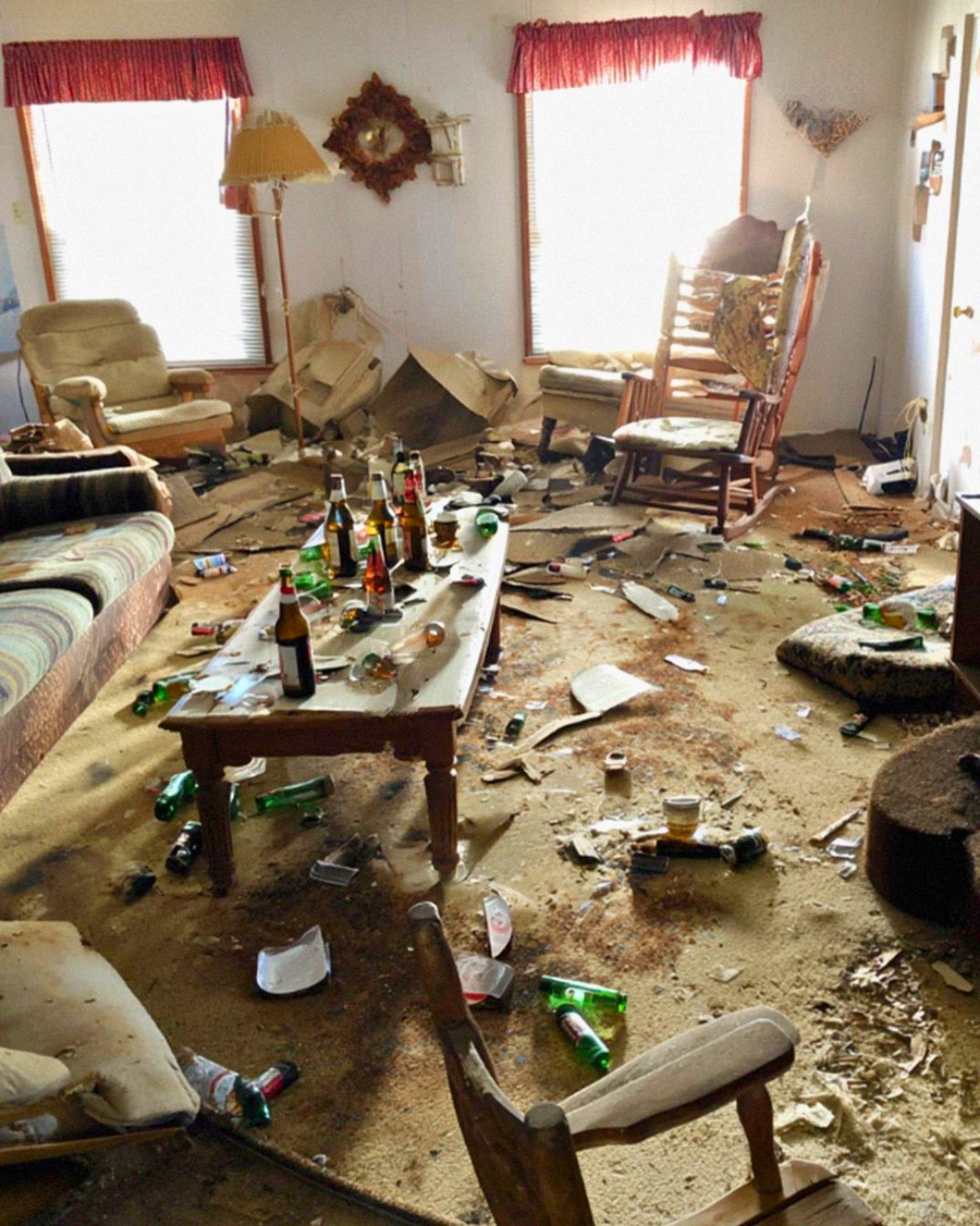 My Kids and I Went to the Beach House I Inherited from Grandma and Found It Trashed – A Day Later, Karma Stepped In