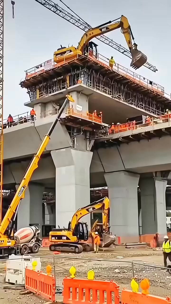  JUST NOW IN NEW YORK: $500M SHOPPING MALL COLLAPSES! Just in 5 minut ago… See more