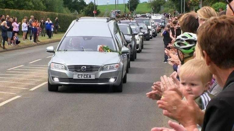 GOODBYE LEGEND  The beloved star has died, leaving the world in shock. Fans from all over have gathered to say their final goodbyes. Check the first comment .