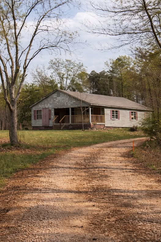 Rural Retreat Potential: Acreage and Cottage in Quiet Spruce Pine Setting
