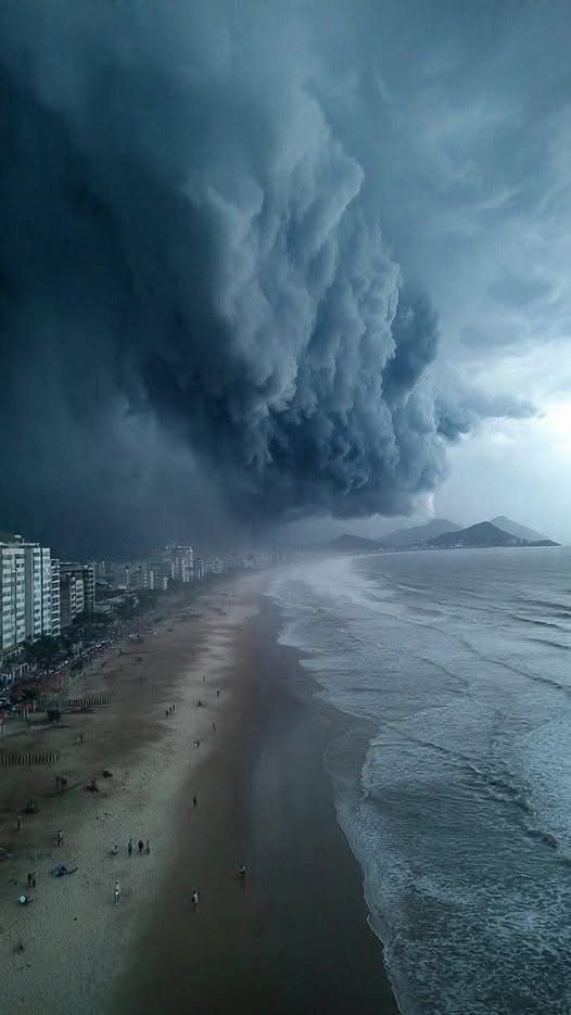 Urgent! Now a severe thunderstorm is moving to the cities of… See more